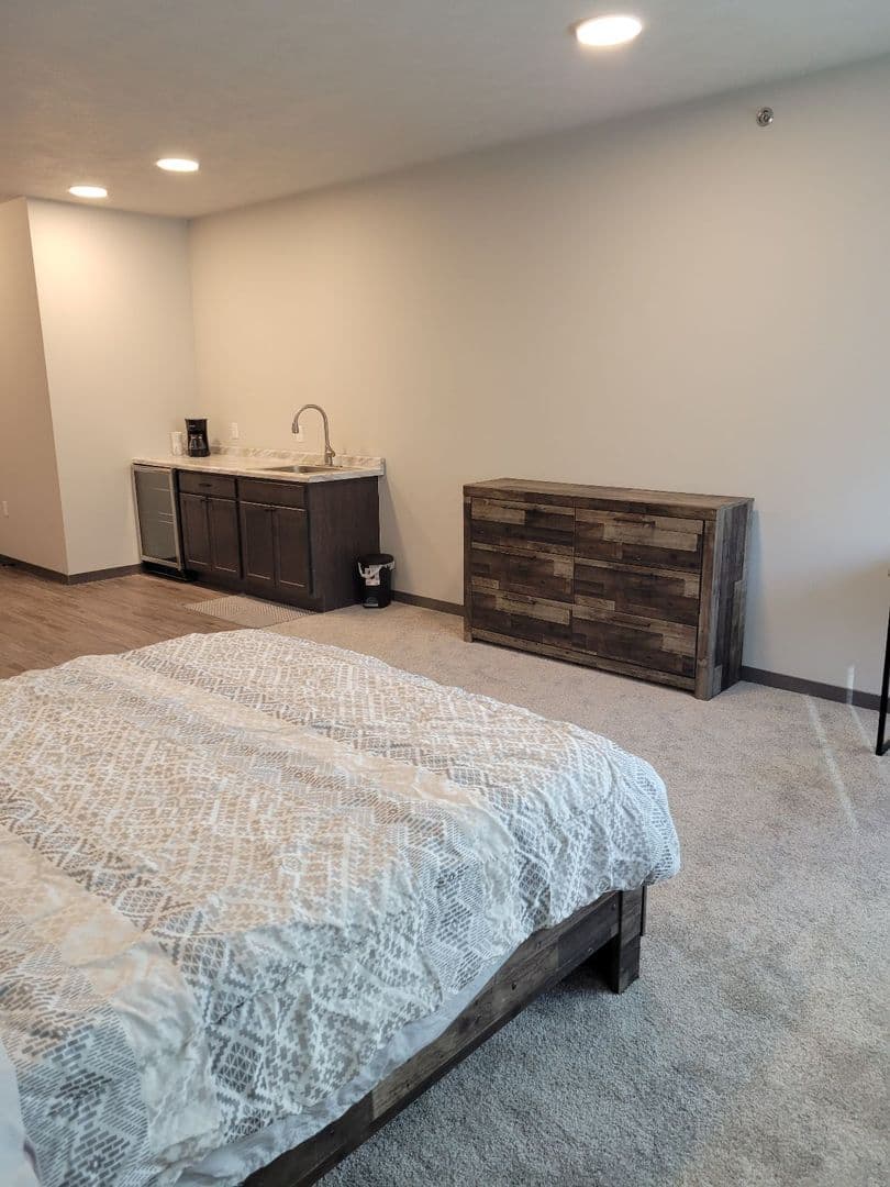 Sioux City Apartment: 5800 Sunnybrook Plaza