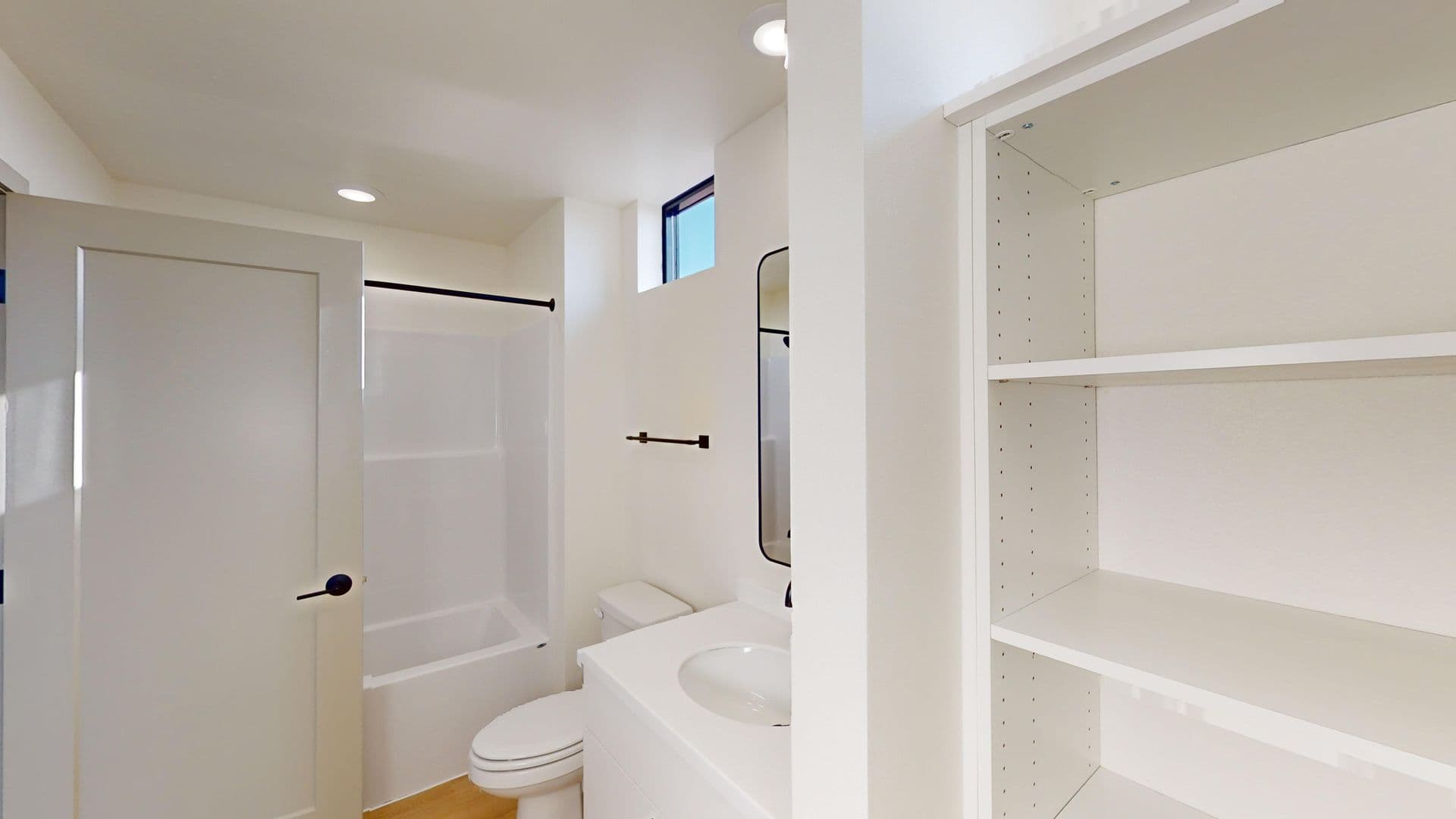 Brandon Apartment: 2401 E Country Club Ave