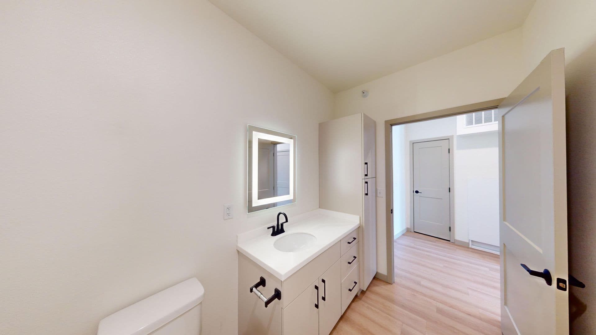 Sioux Falls Apartment: 2301 S Lorraine Pl