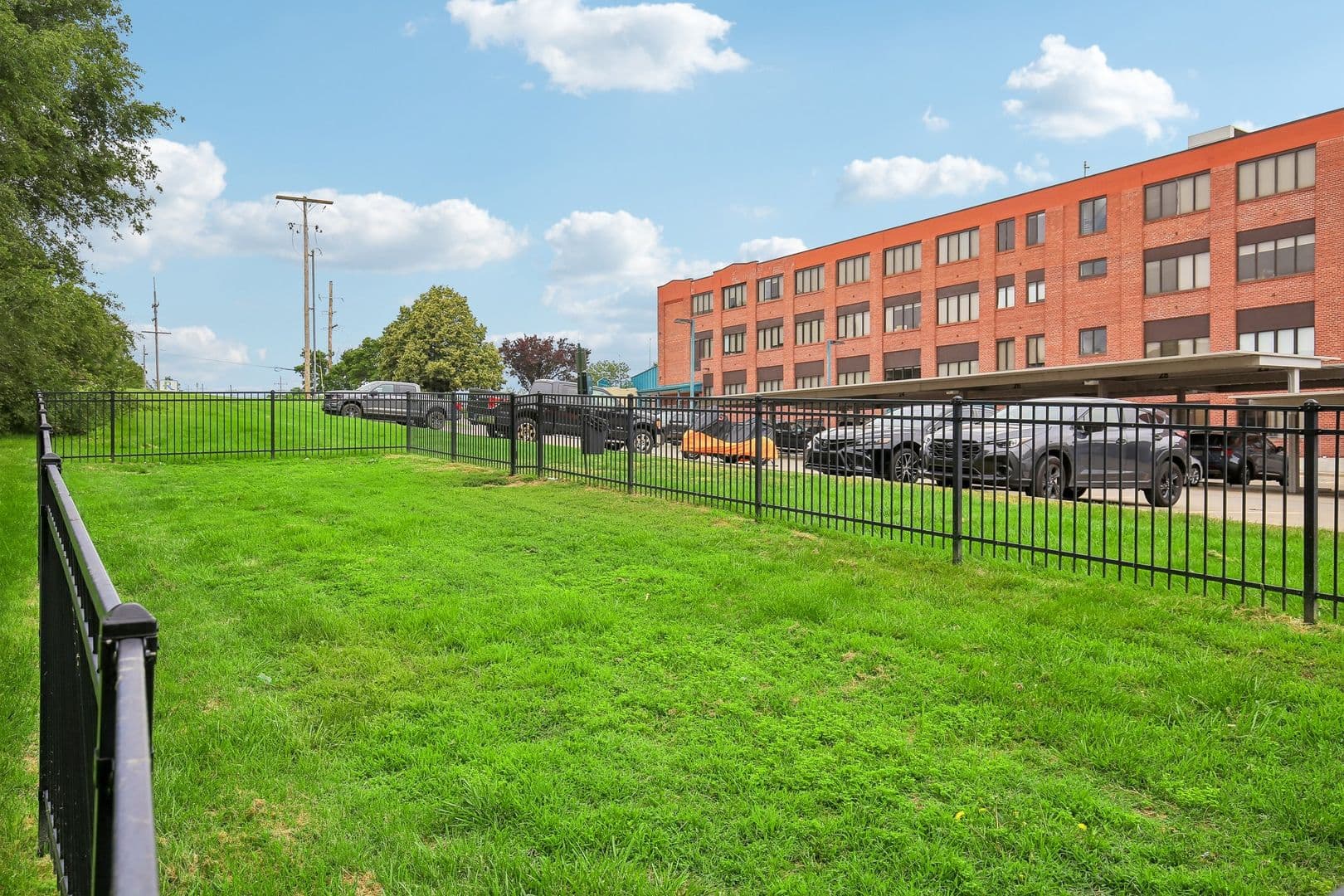 Leavenworth Apartment: 1100 N 2nd St