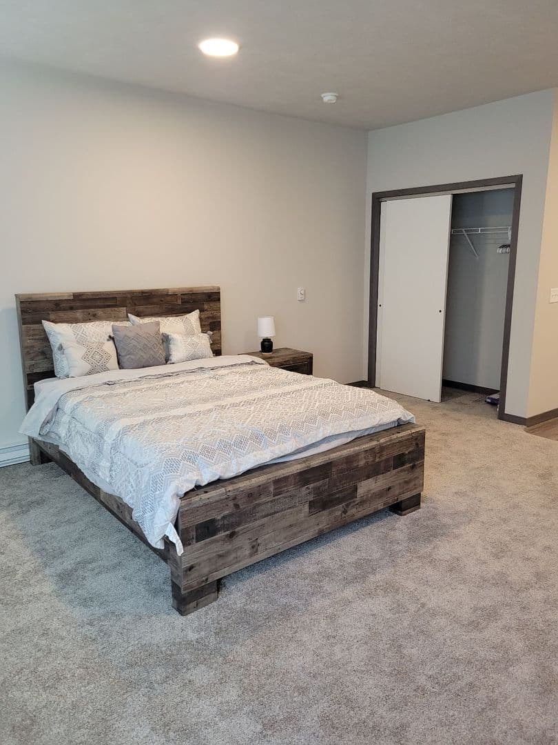 Sioux City Apartment: 5800 Sunnybrook Plaza