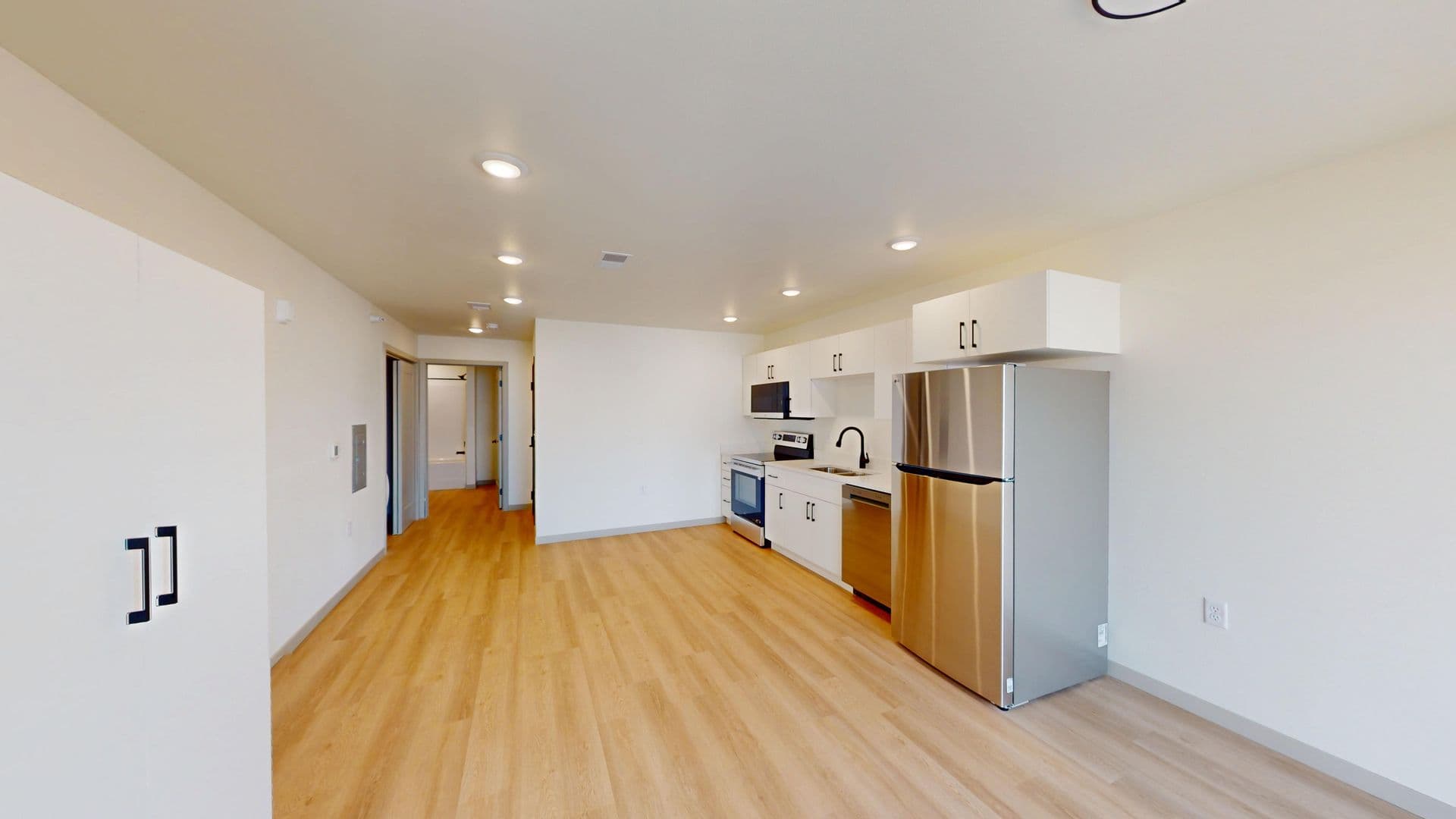 Crooks Apartment: 301 W Dianne St.
