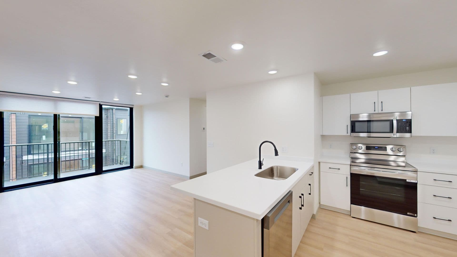Yankton Apartment: 3100 Douglas Ave.