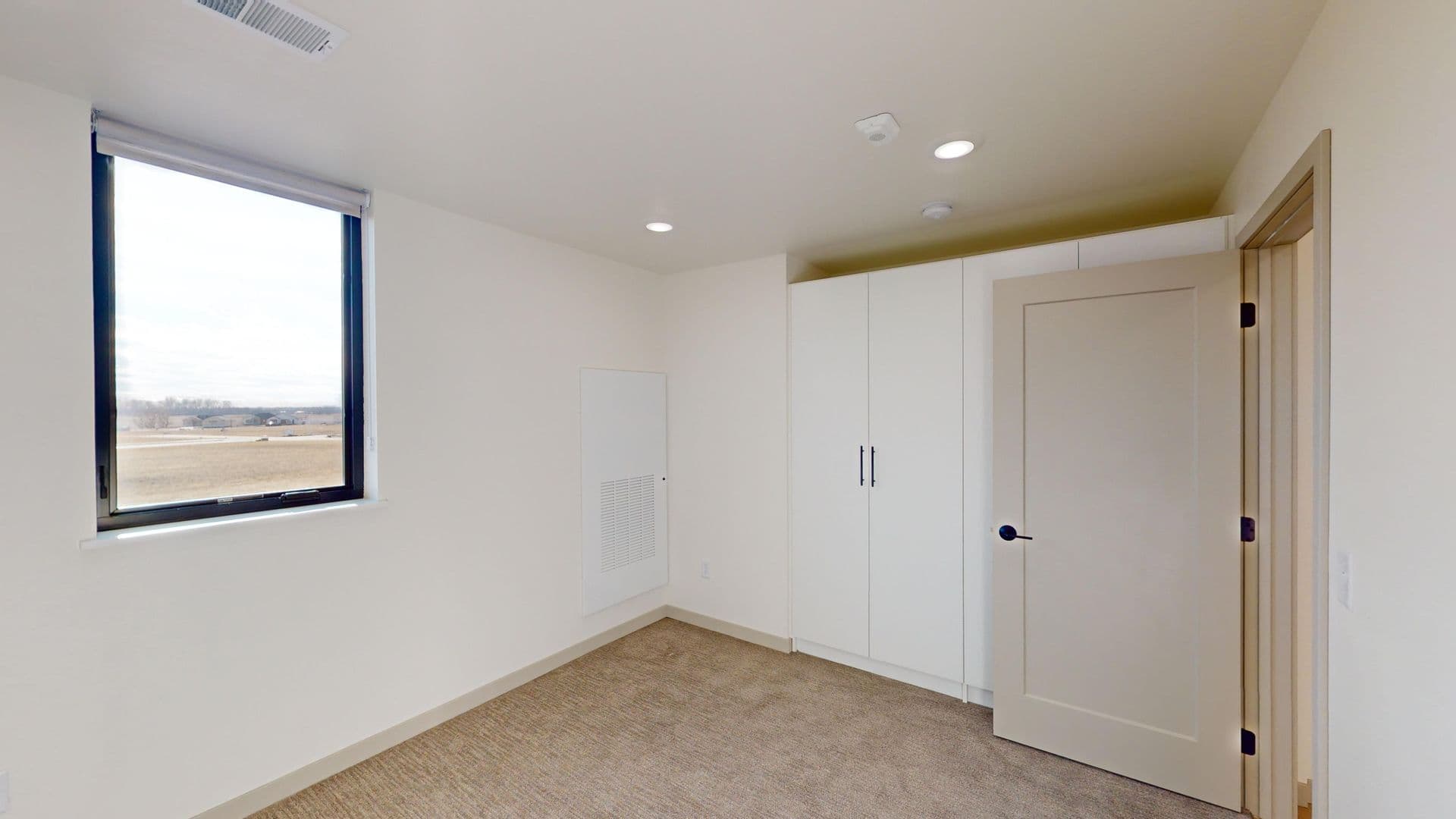 Brandon Apartment: 2401 E Country Club Ave