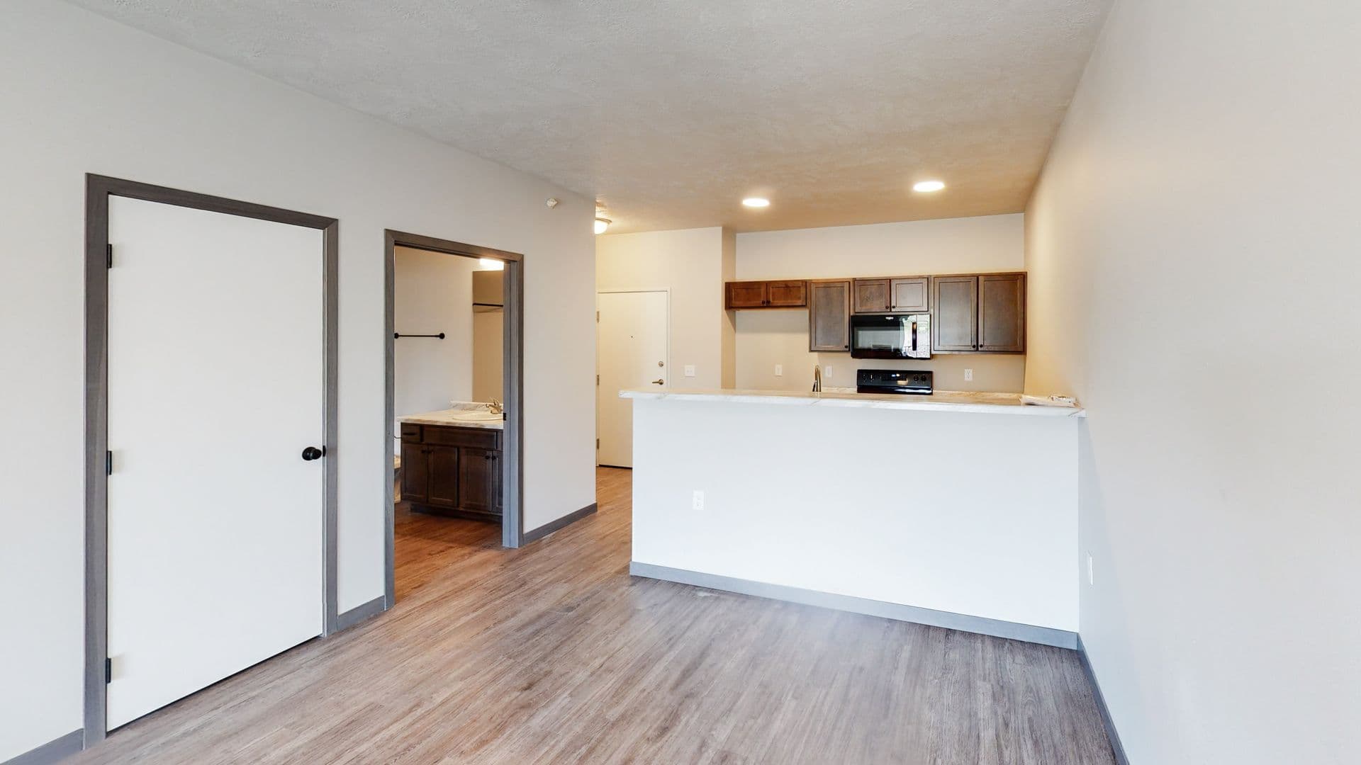 Sioux City Apartment: 5800 Sunnybrook Plaza