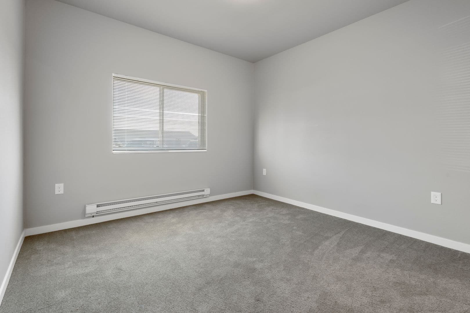 Brookings Apartment: 300 20th St S