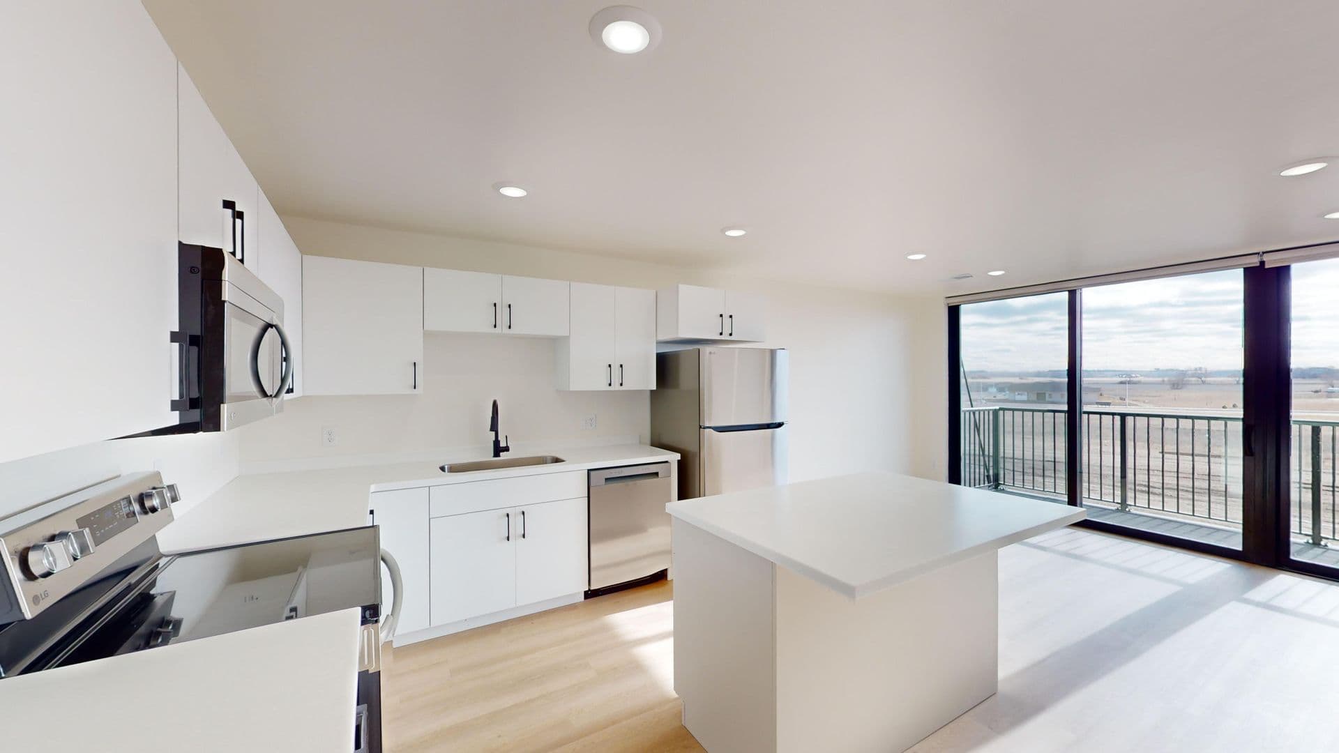 Brandon Apartment: 2401 E Country Club Ave