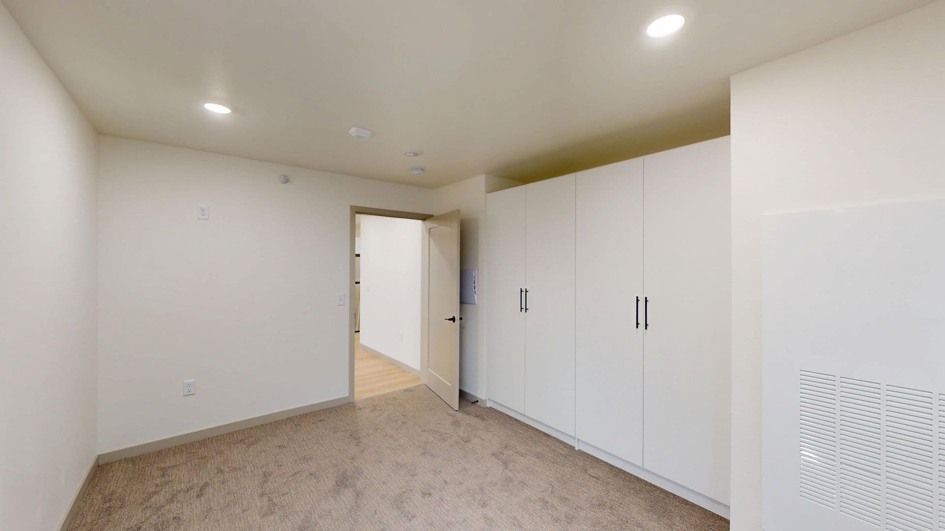 Brandon Apartment: 2401 E Country Club Ave