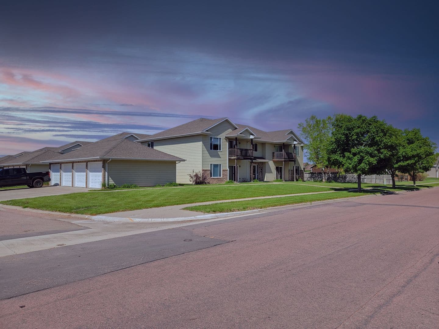 Brandon Apartment: 900 N Joslyn Drive