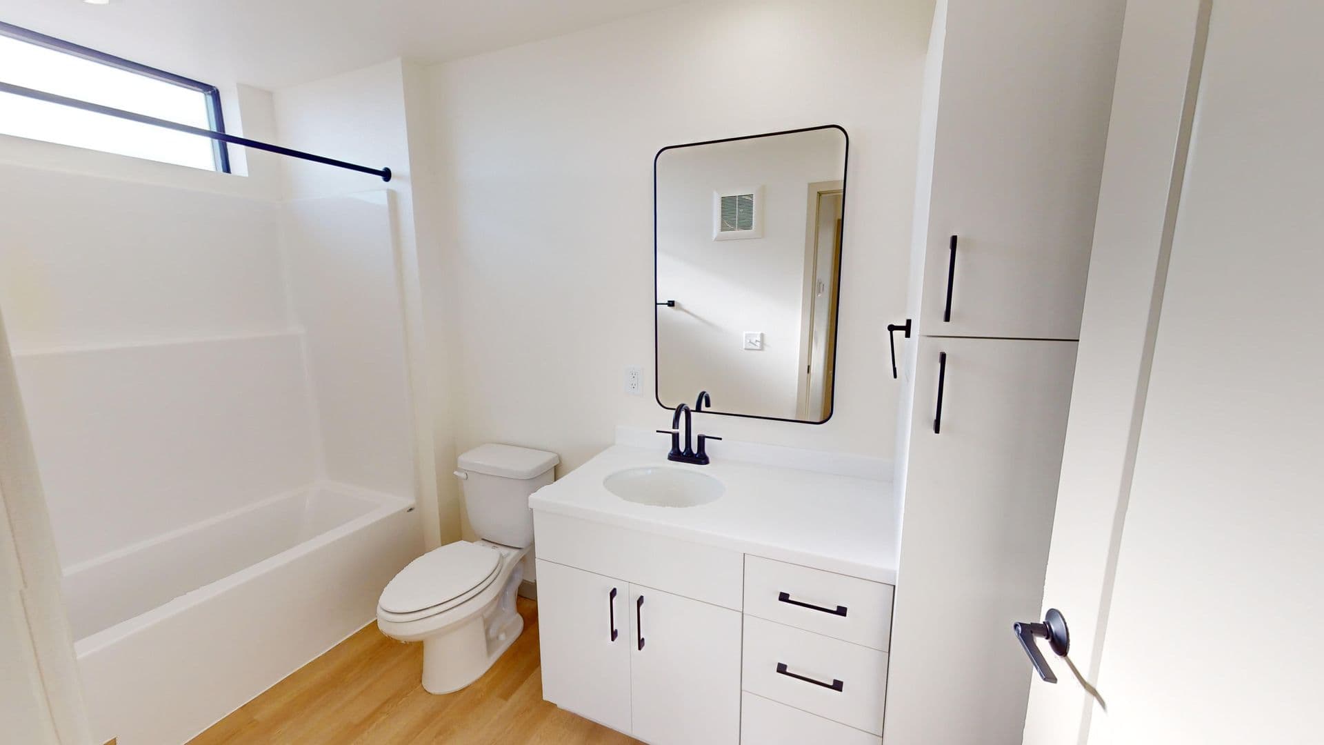 Brandon Apartment: 2401 E Country Club Ave