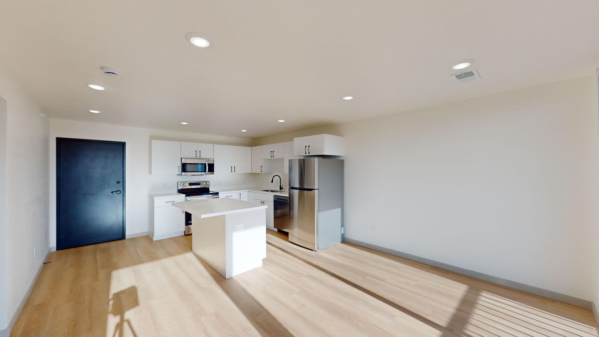 Brandon Apartment: 2401 E Country Club Ave