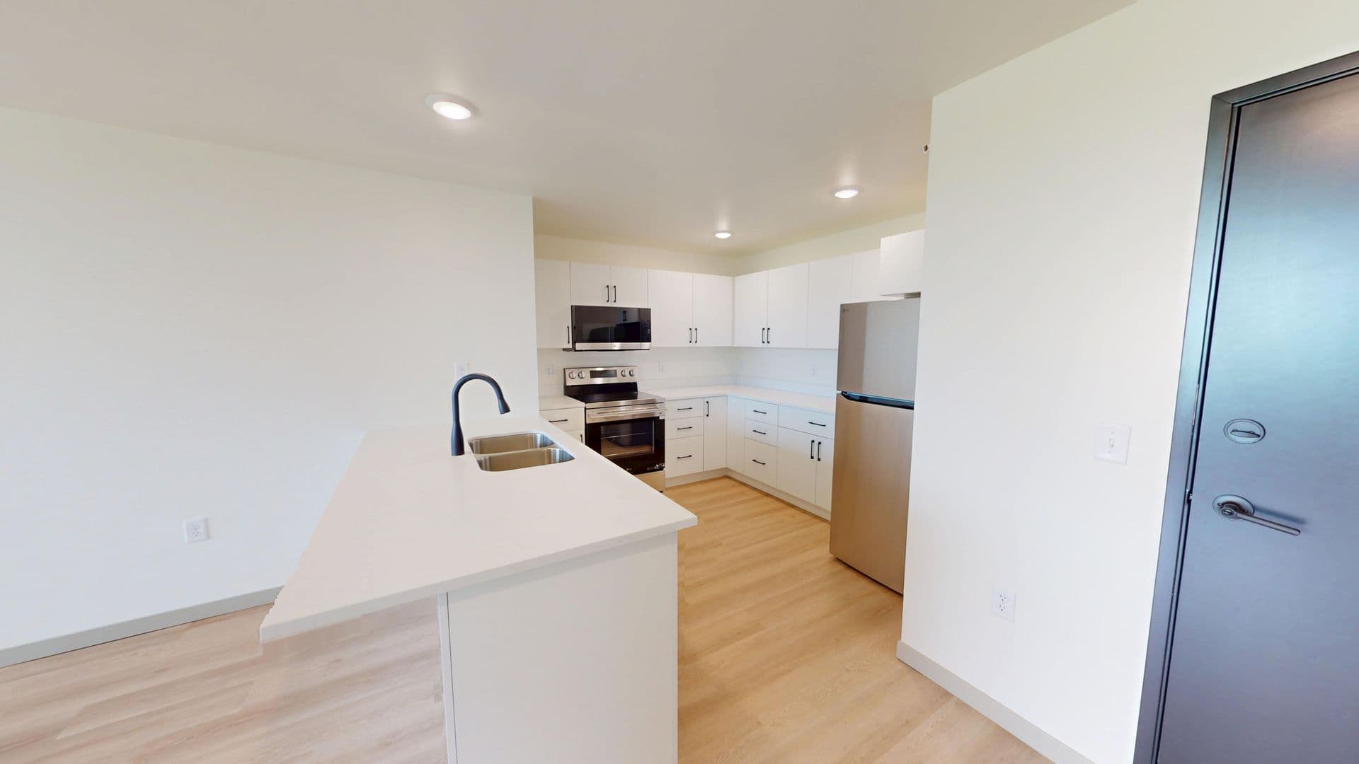 Crooks Apartment: 301 W Dianne St.
