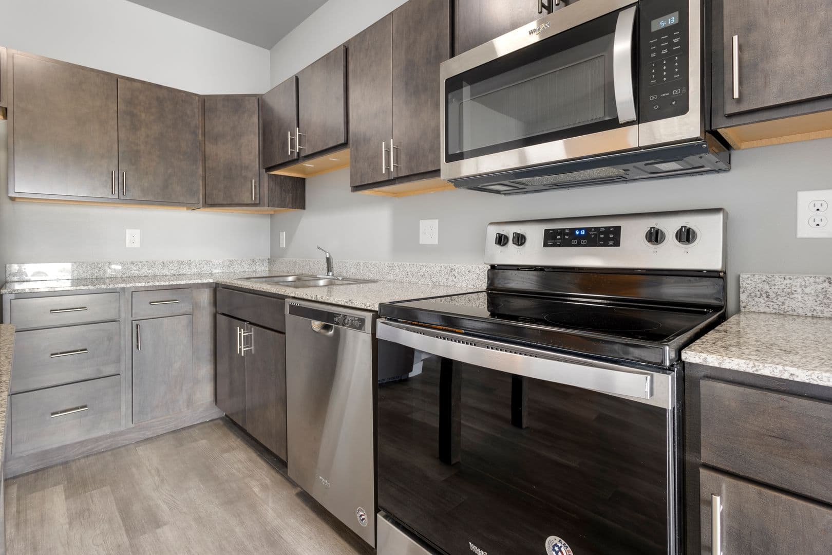 Brookings Apartment: 300 20th St S