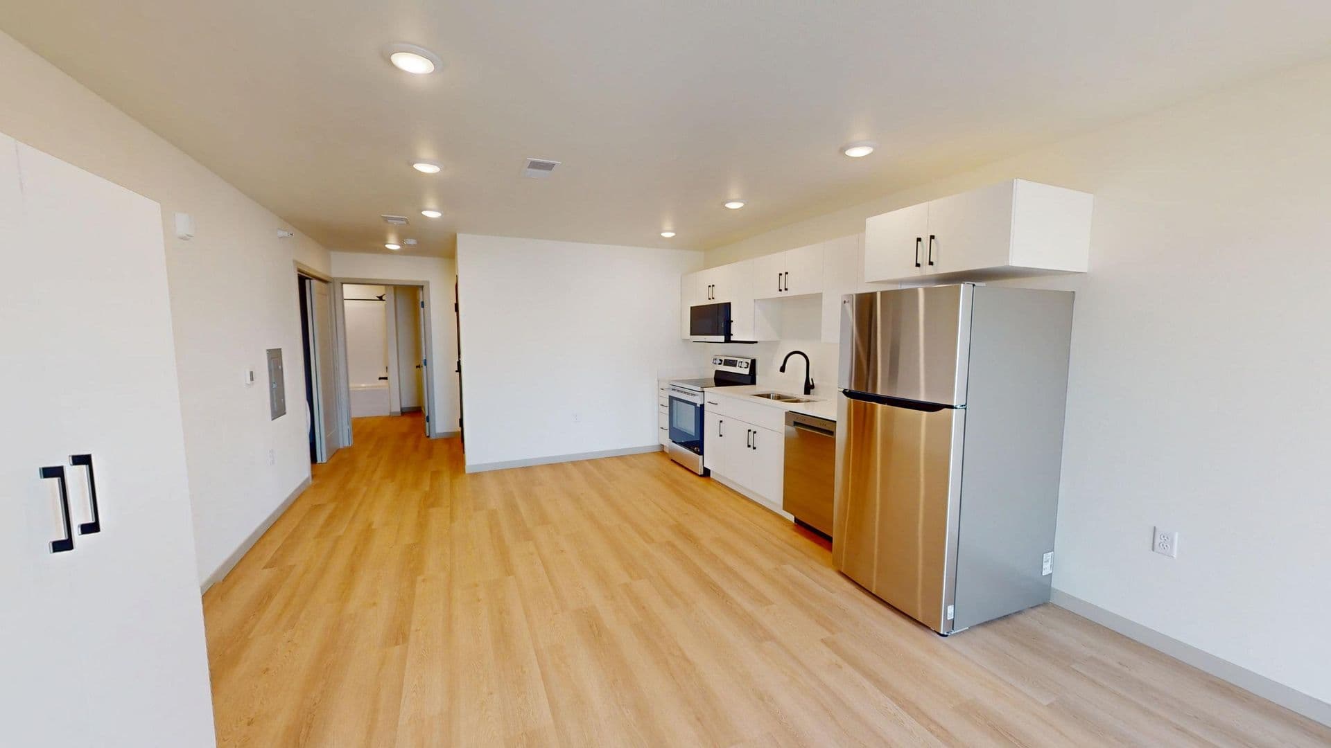 Crooks Apartment: 301 W Dianne St.