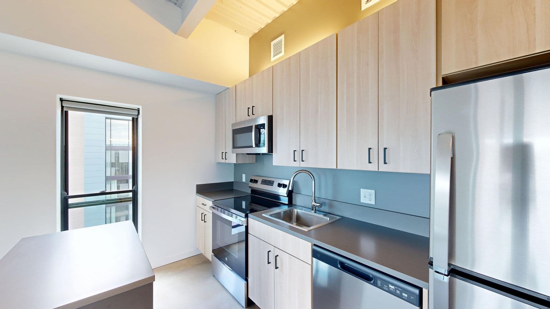 Des Moines Apartment: 418 East Grand Ave