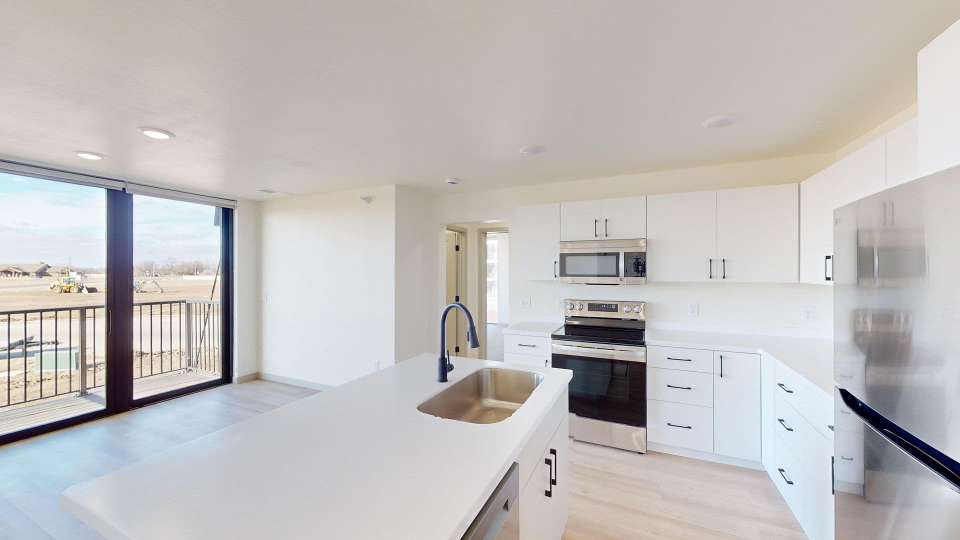 Brandon Apartment: 2401 E Country Club Ave