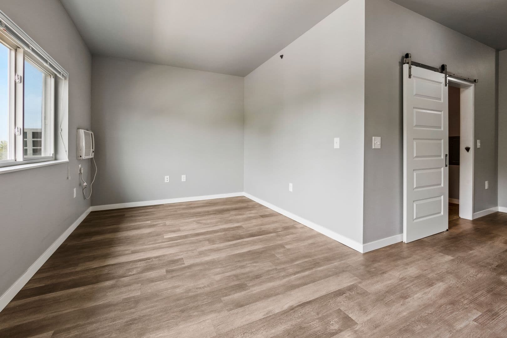 Brookings Apartment: 300 20th St S