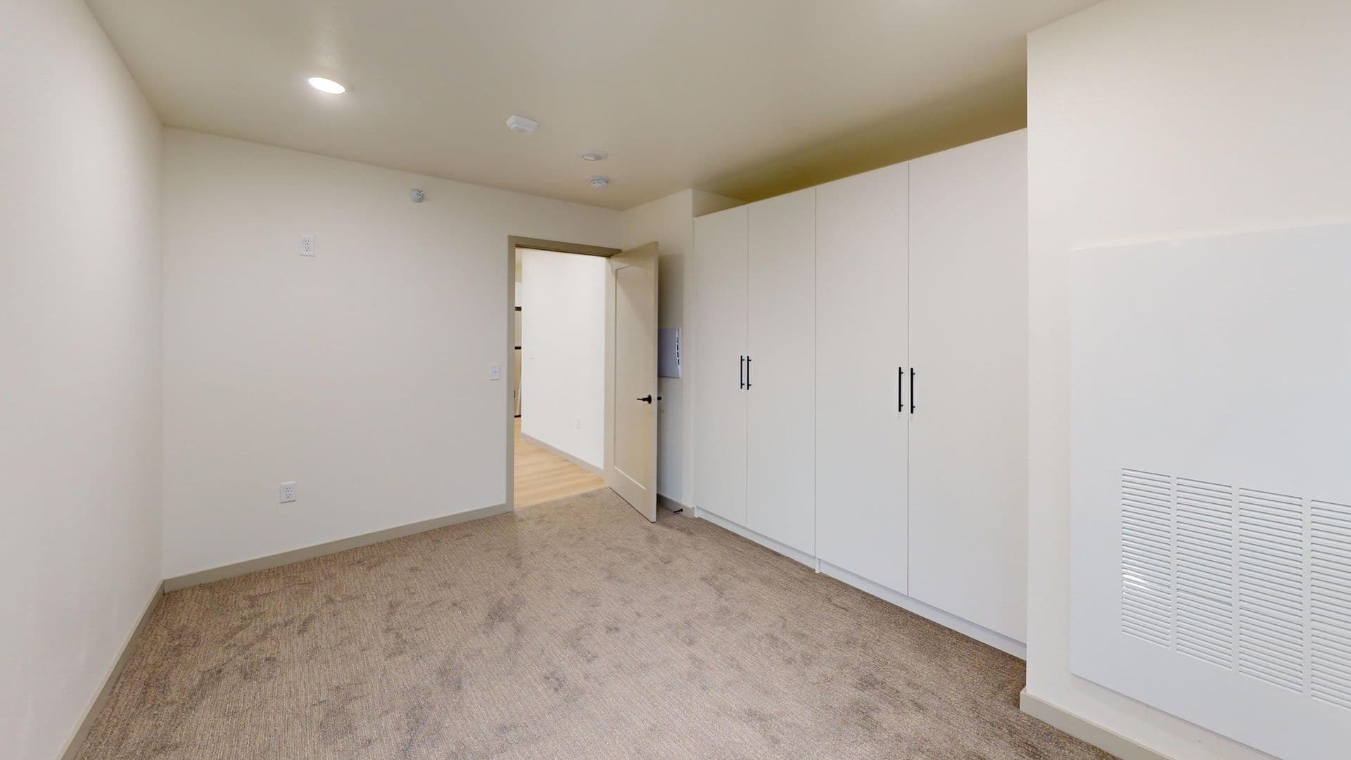Brandon Apartment: 2401 E Country Club Ave