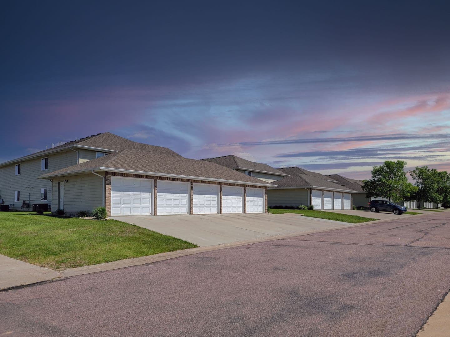Brandon Apartment: 900 N Joslyn Drive