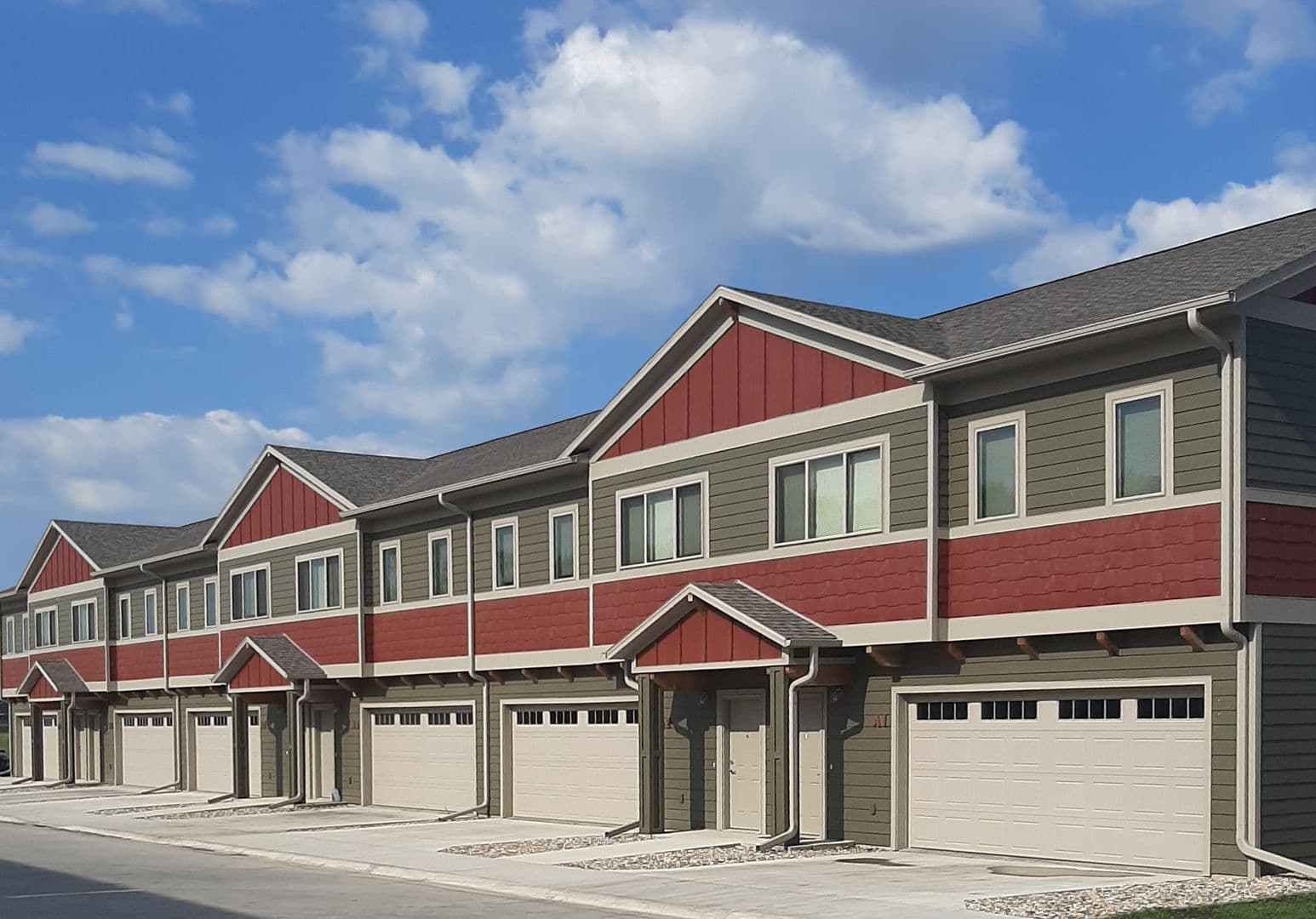 Spirit Lake Apartment: 4200 Sunner Ave.