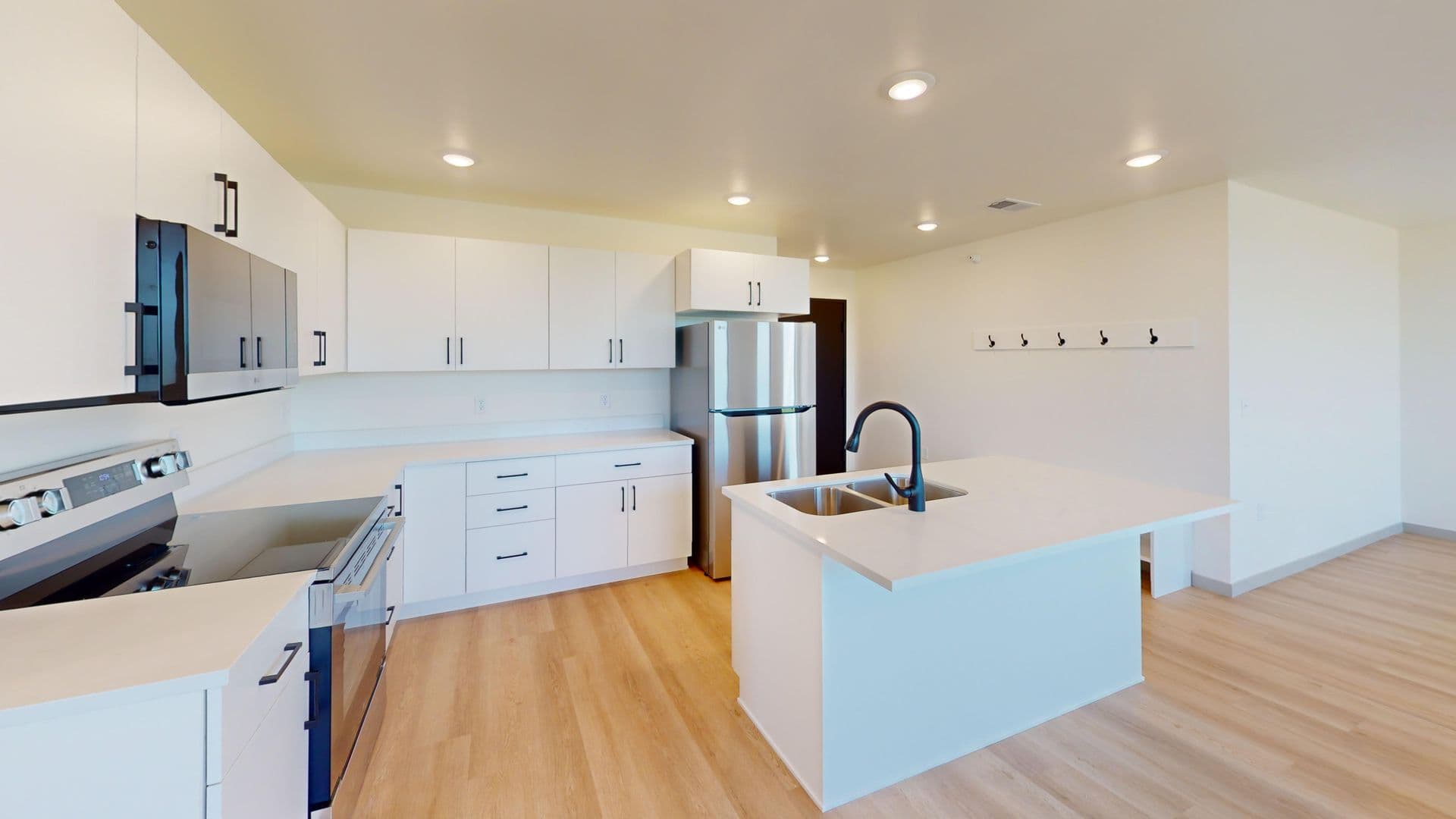 Crooks Apartment: 301 W Dianne St.