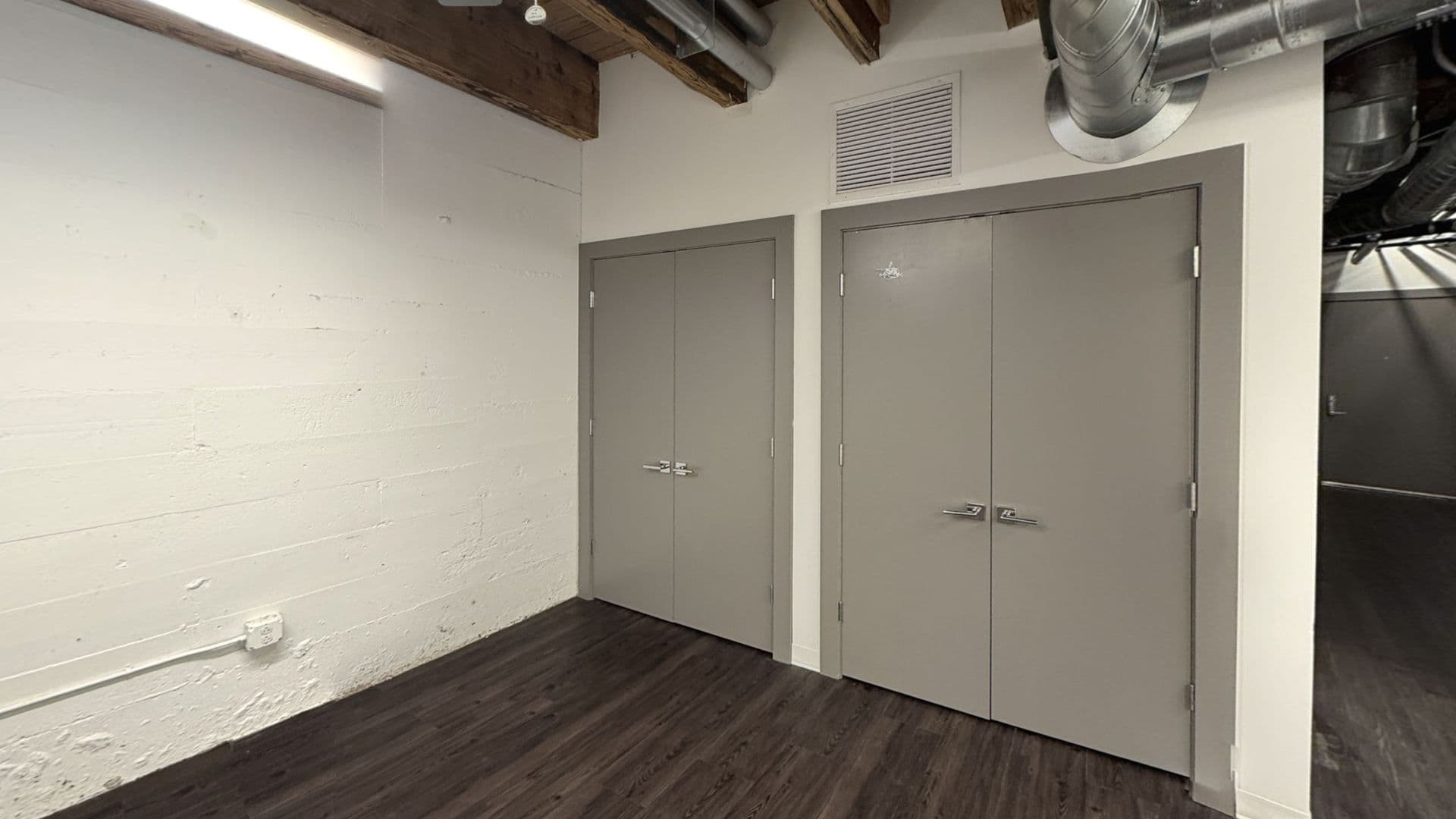 Leavenworth Apartment: 1100 N 2nd St