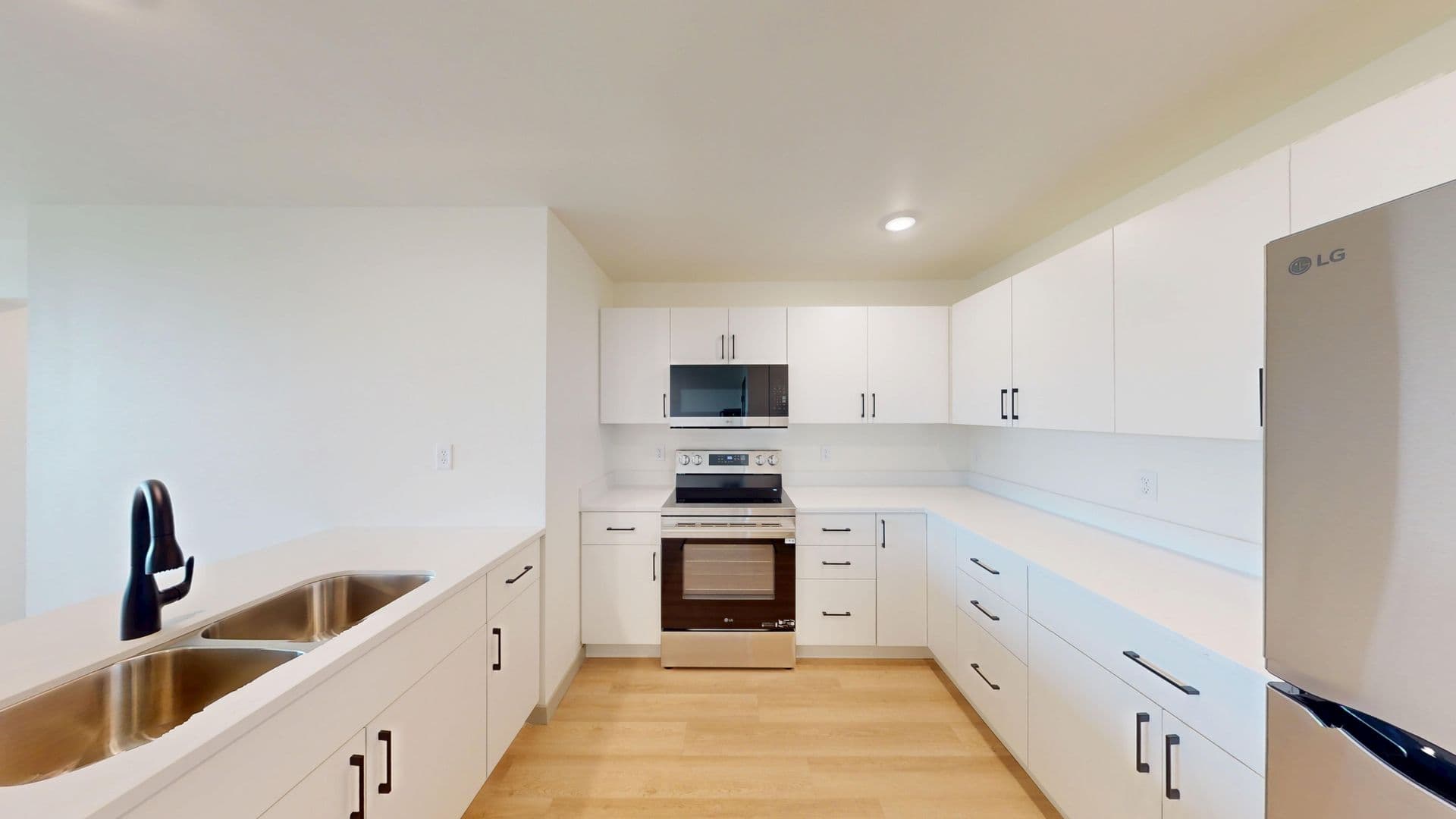 Crooks Apartment: 301 W Dianne St.