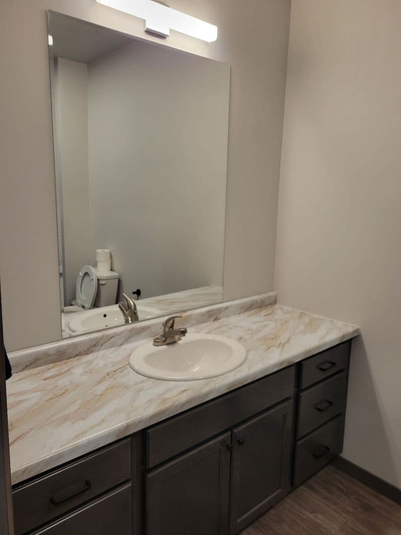 Sioux City Apartment: 5800 Sunnybrook Plaza