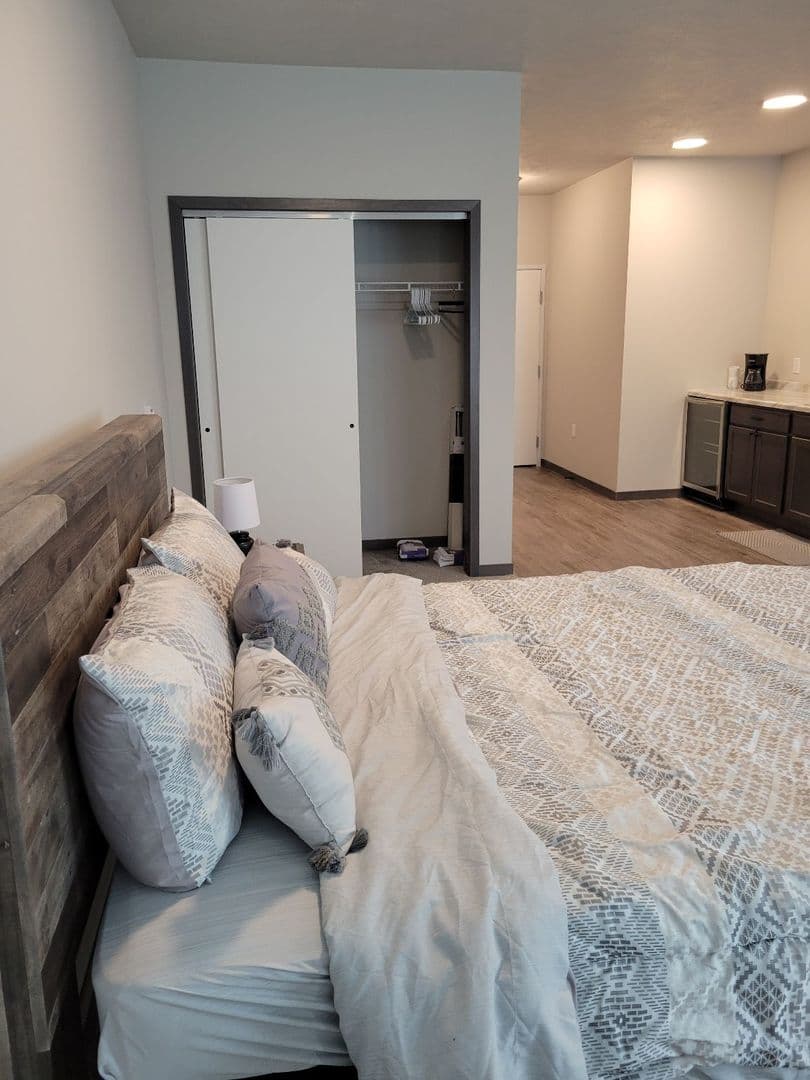 Sioux City Apartment: 5800 Sunnybrook Plaza