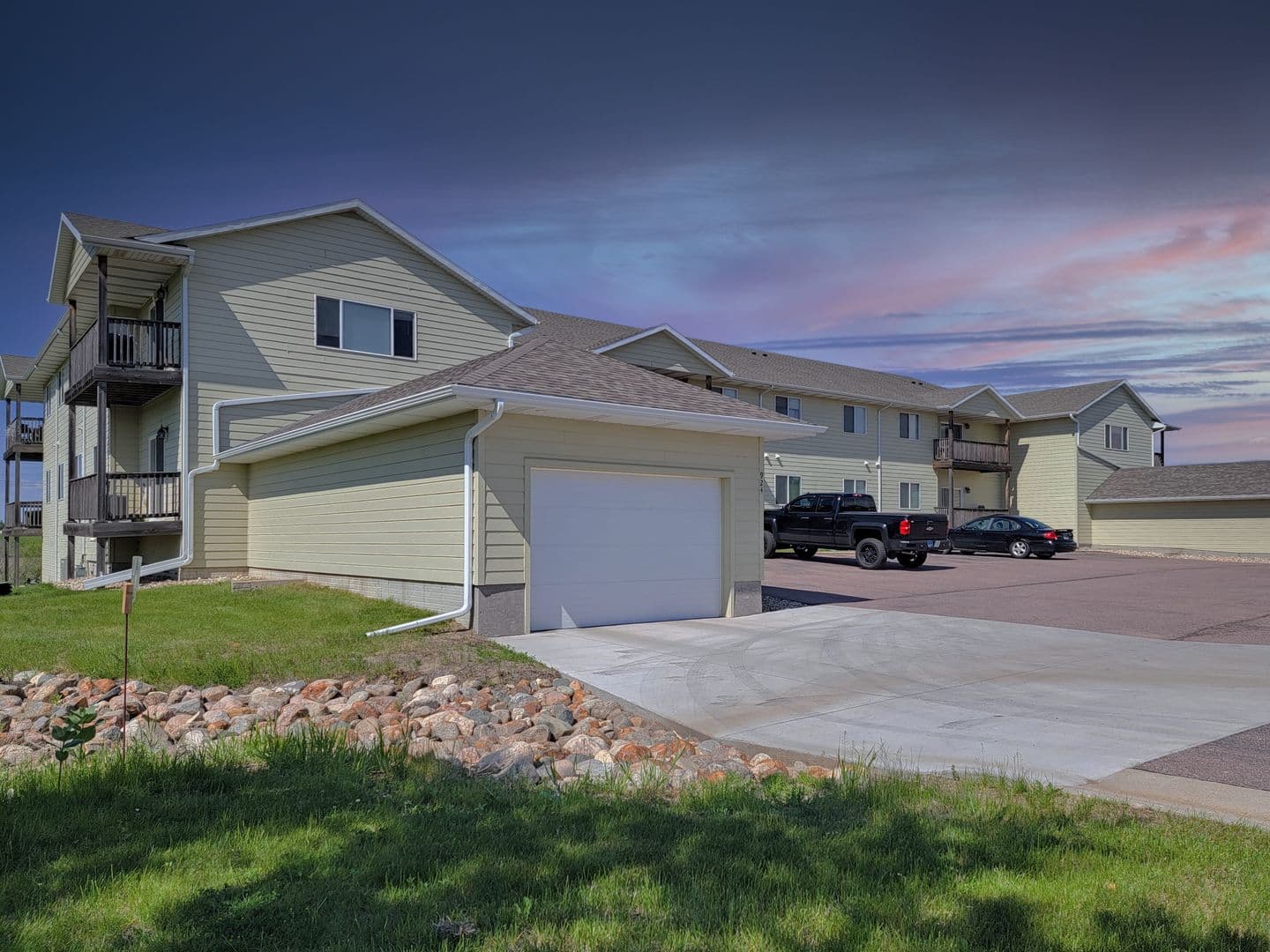 Brandon Apartment: 900 N Joslyn Drive