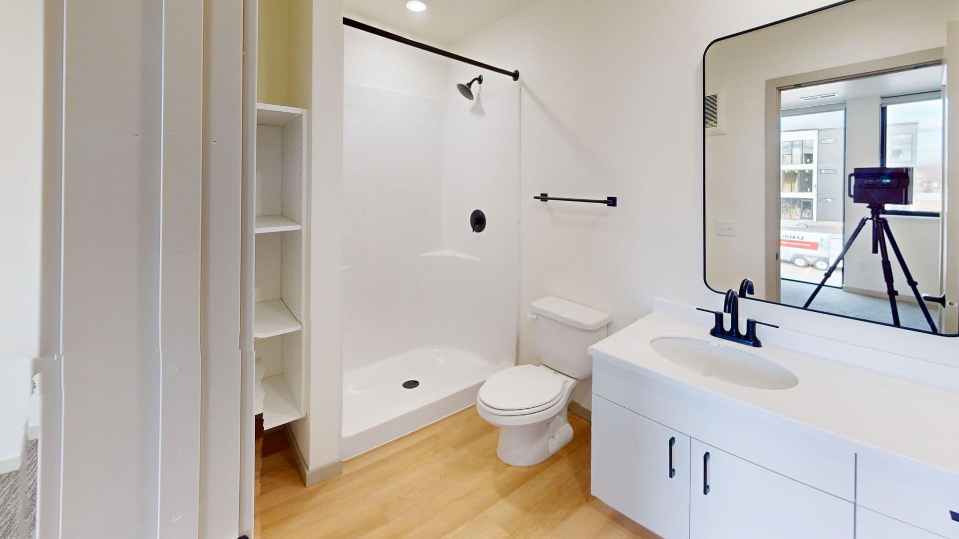 Brandon Apartment: 2401 E Country Club Ave