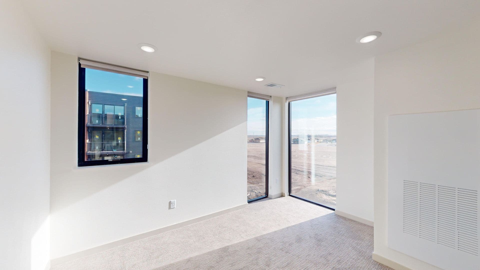 Brandon Apartment: 2401 E Country Club Ave