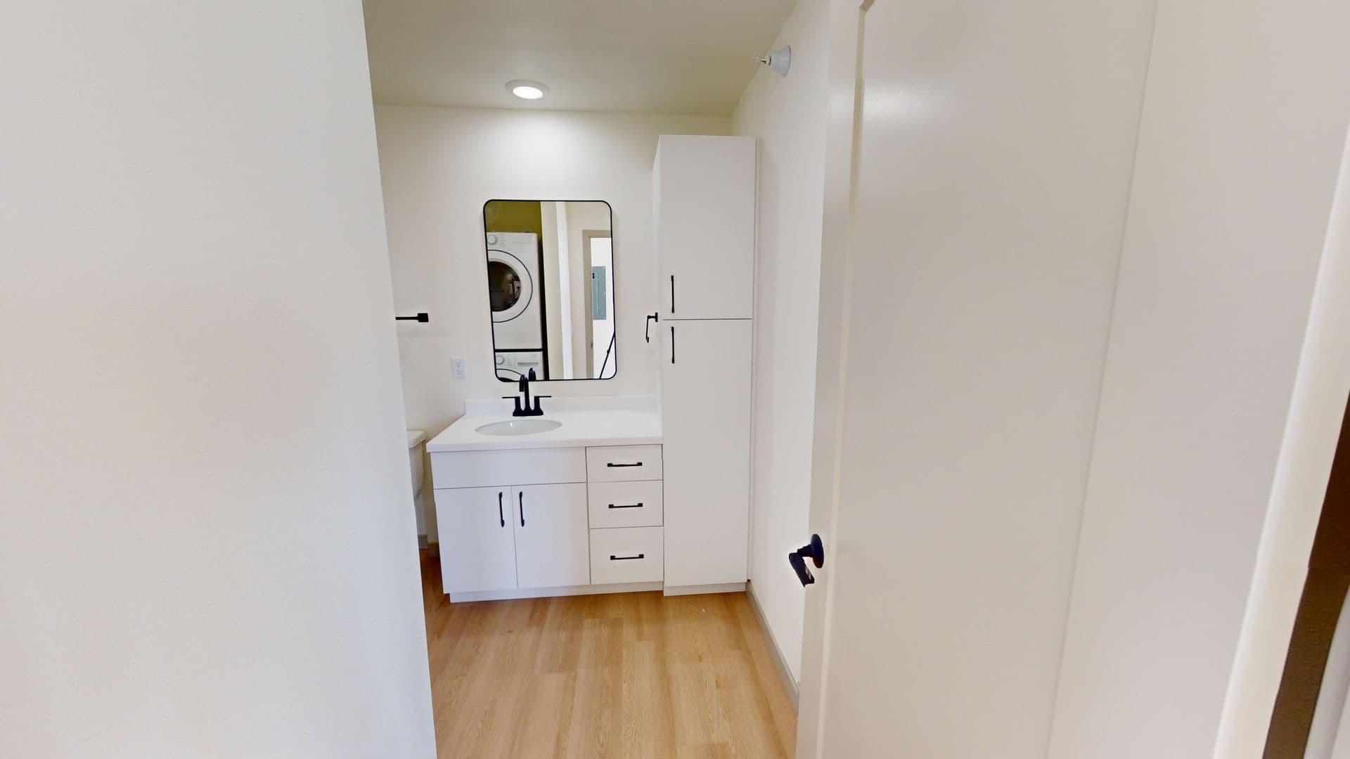 Brandon Apartment: 2401 E Country Club Ave