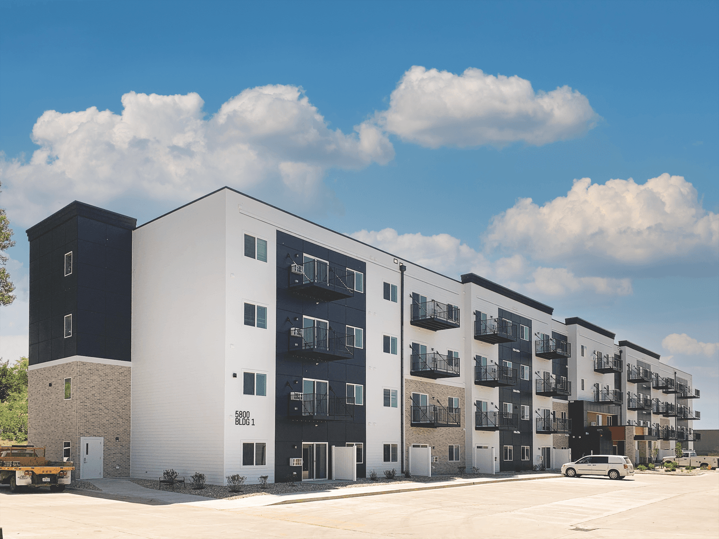Sioux City Apartment: 5800 Sunnybrook Plaza