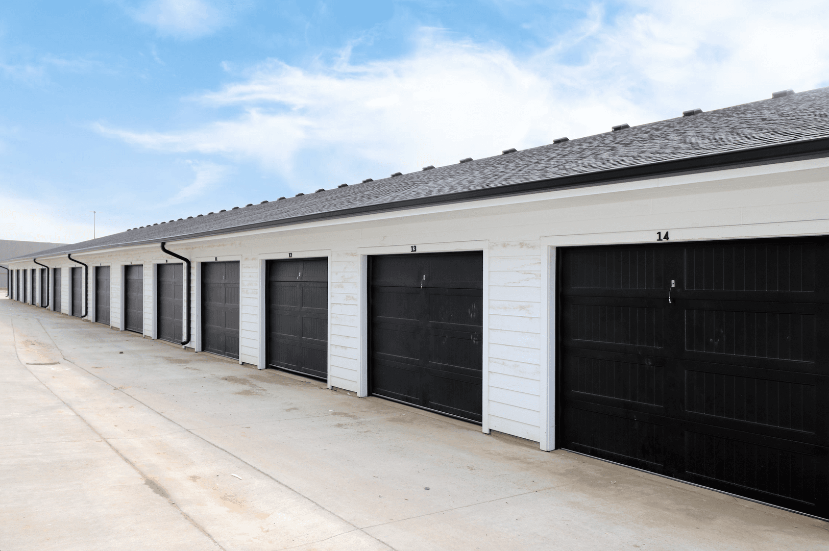 Sioux City Apartment: 5800 Sunnybrook Plaza