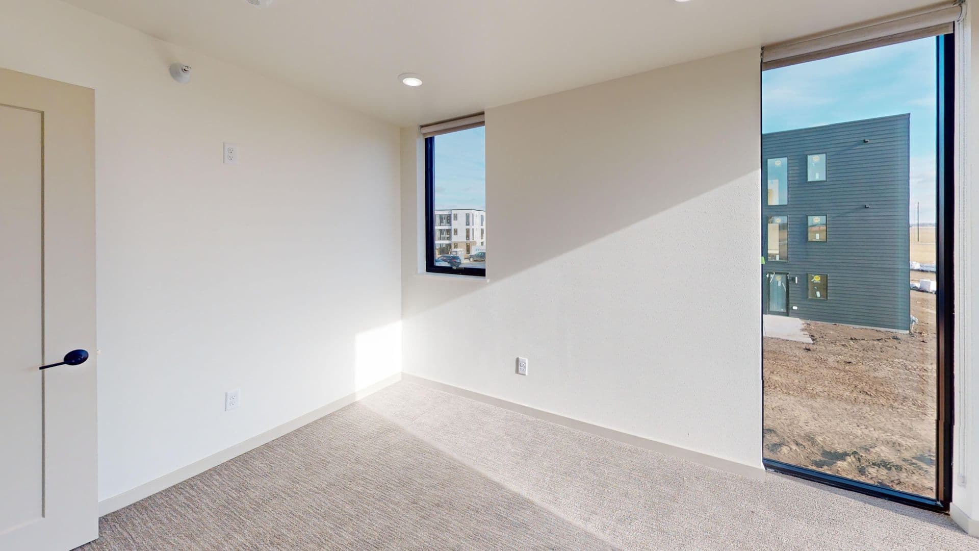 Brandon Apartment: 2401 E Country Club Ave