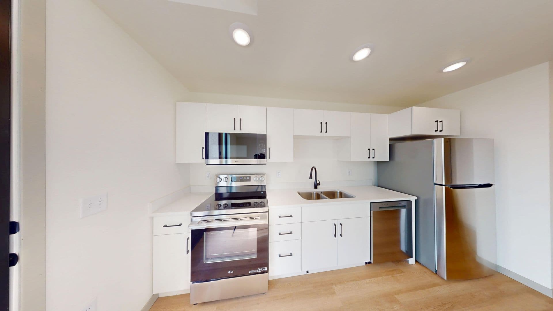Crooks Apartment: 301 W Dianne St.