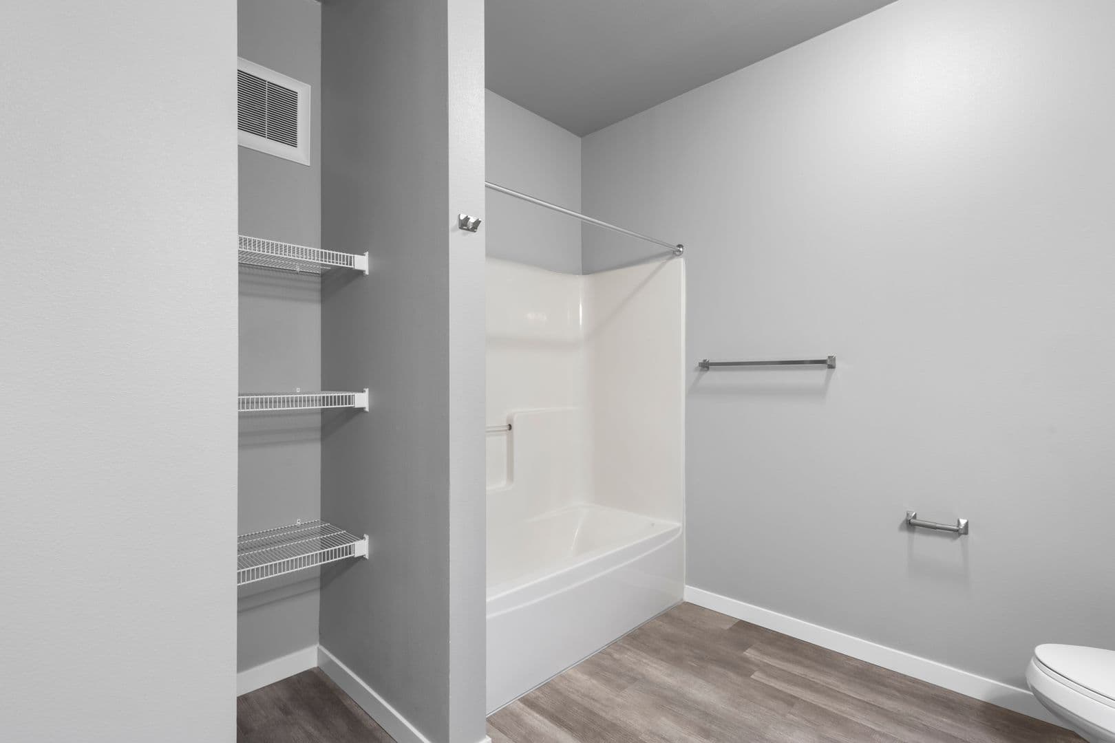 Brookings Apartment: 300 20th St S