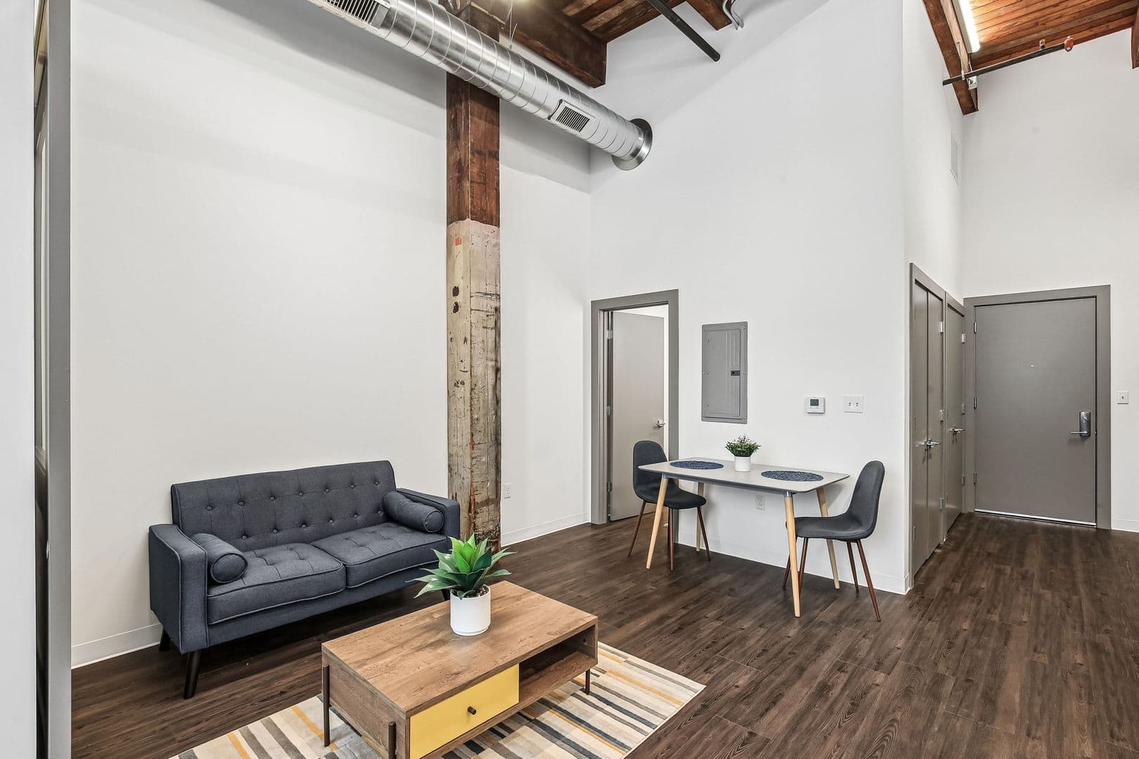 Leavenworth Apartment: 1100 N 2nd St