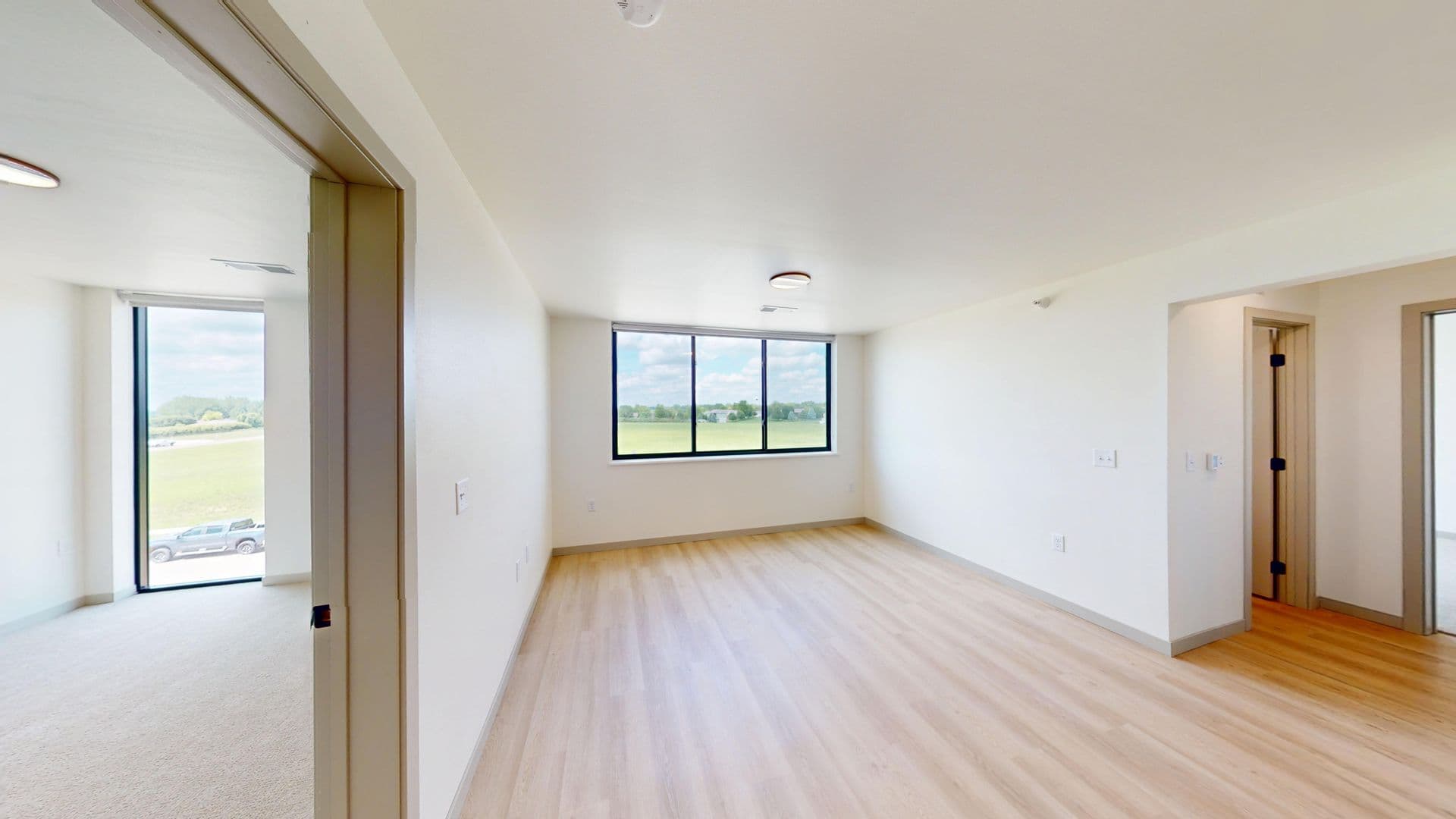 Crooks Apartment: 301 W Dianne St.