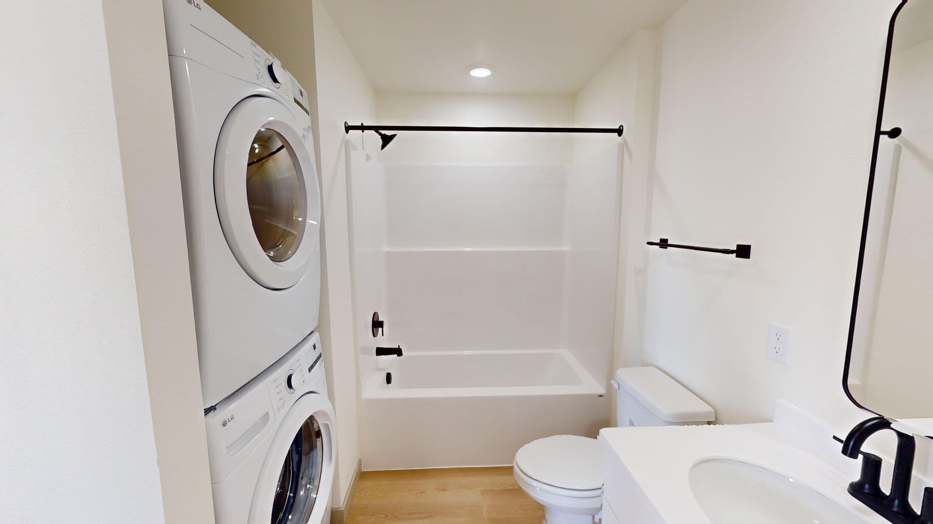 Brandon Apartment: 2401 E Country Club Ave