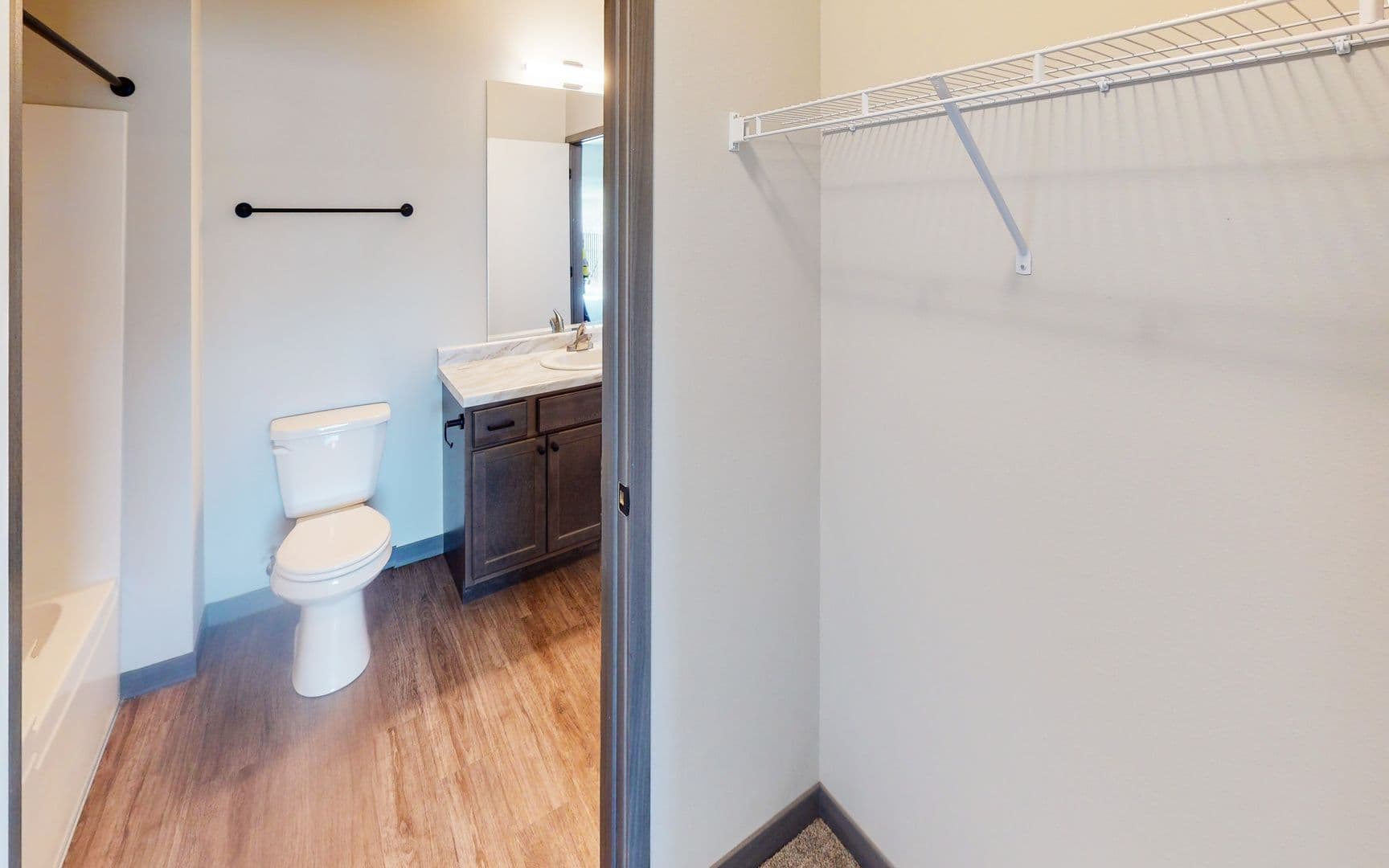 Sioux City Apartment: 5800 Sunnybrook Plaza