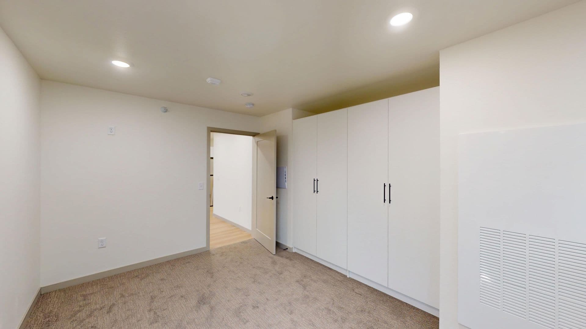 Brandon Apartment: 2401 E Country Club Ave