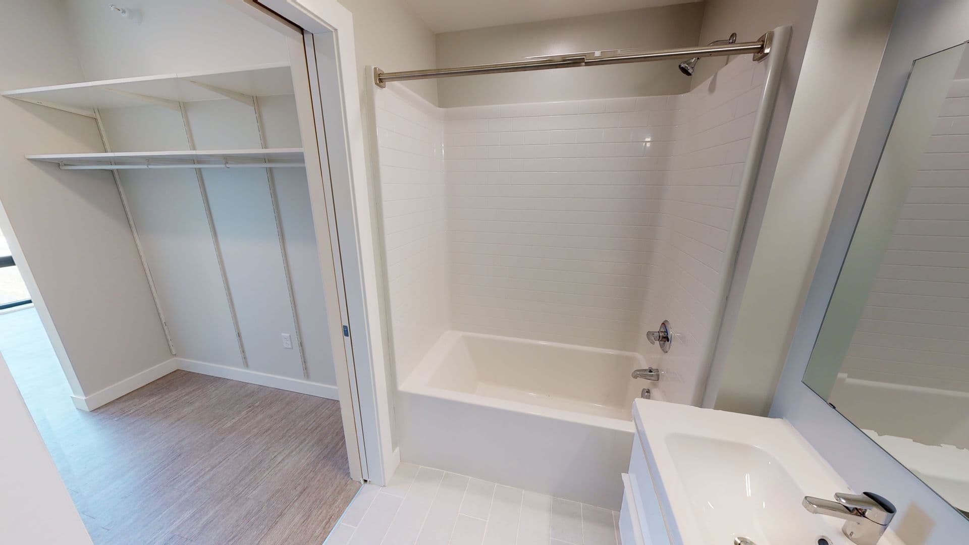Des Moines Apartment: 2530 University Avenue
