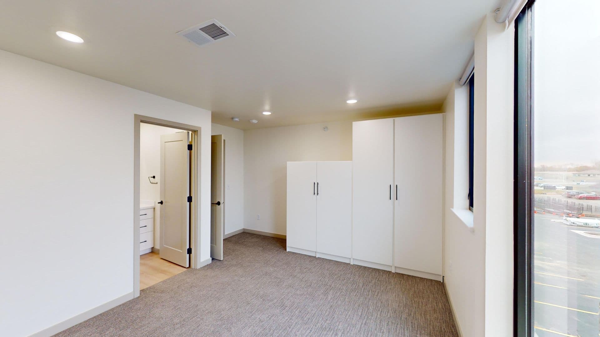 Yankton Apartment: 3100 Douglas Ave.