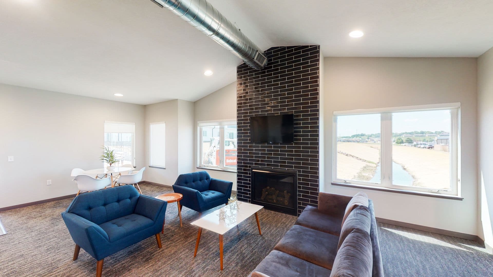 Sioux City Apartment: 5800 Sunnybrook Plaza