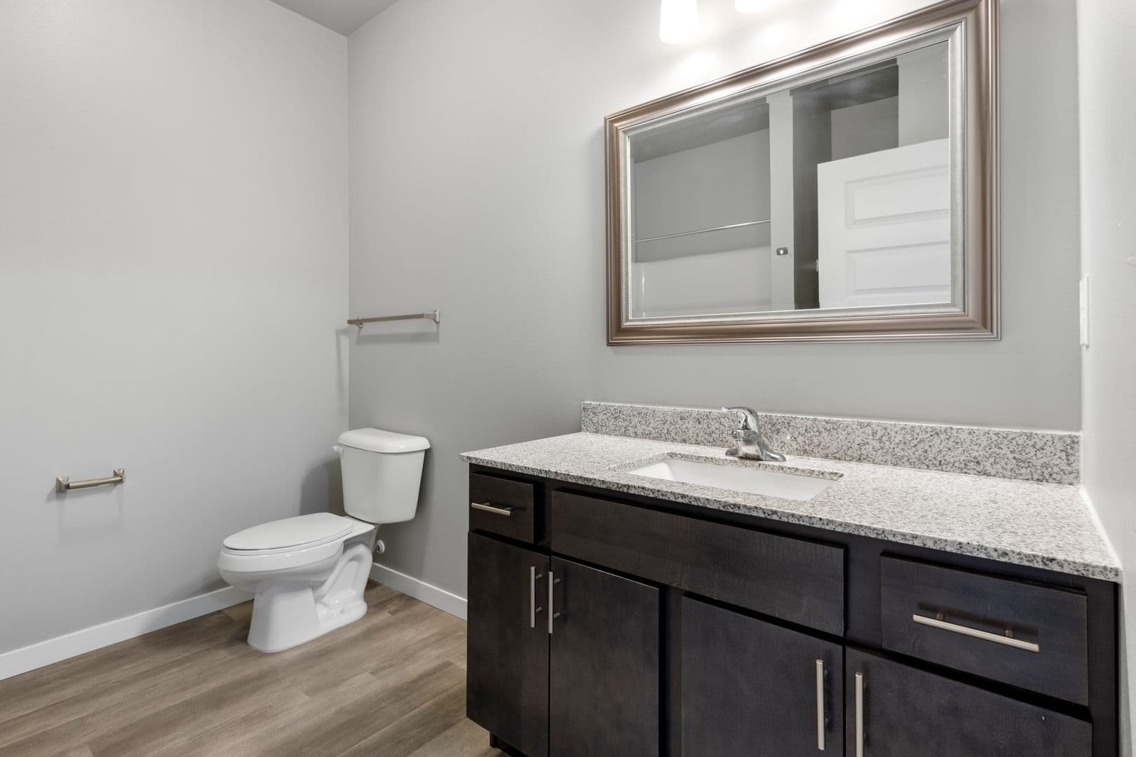 Brookings Apartment: 300 20th St S