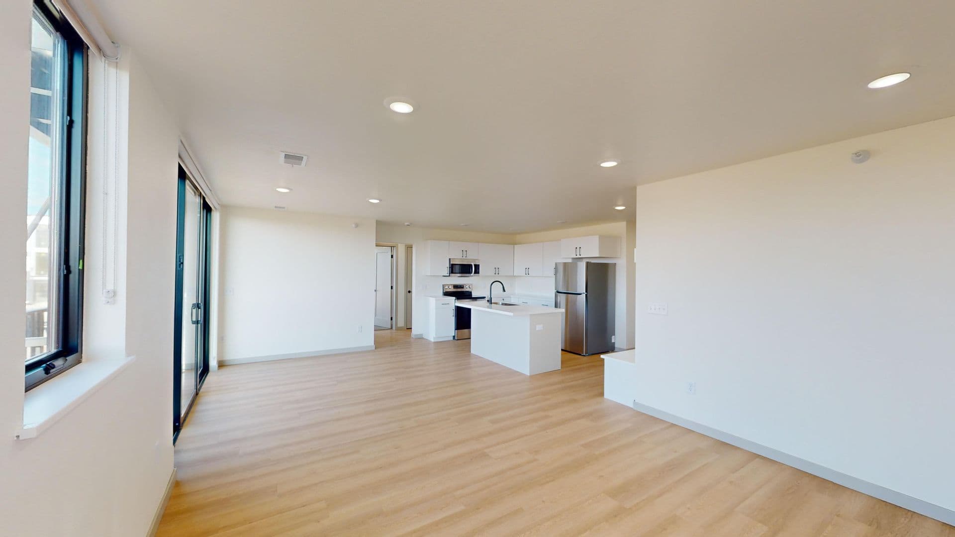 Brandon Apartment: 2401 E Country Club Ave