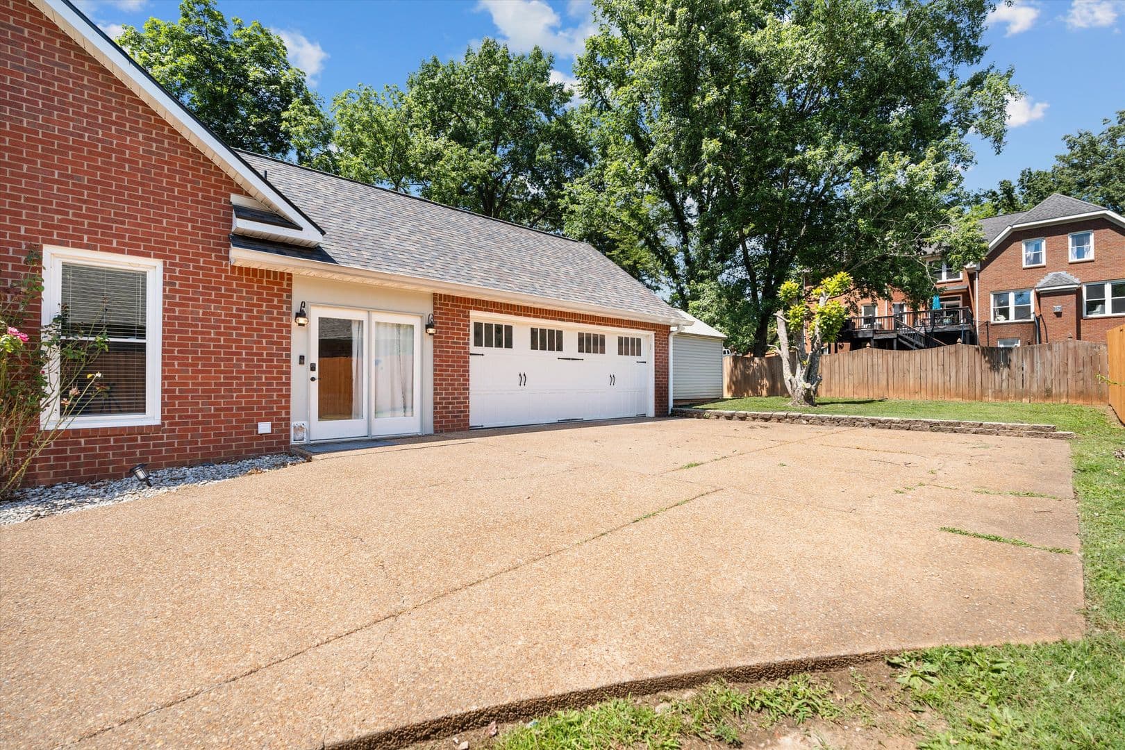 Smyrna House: 104 Oak Hill Drive