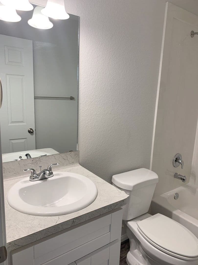 Houston House: 7801 Angus St.